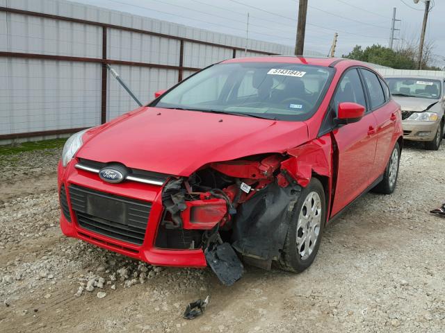 1FAHP3K27CL264775 - 2012 FORD FOCUS SE RED photo 2