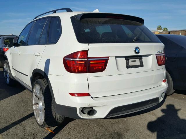 5UXZV4C56BL408252 - 2011 BMW X5 XDRIVE3 WHITE photo 3