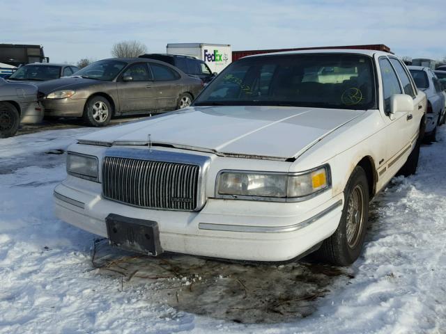 1LNLM82WXVY671794 - 1997 LINCOLN TOWN CAR S WHITE photo 2