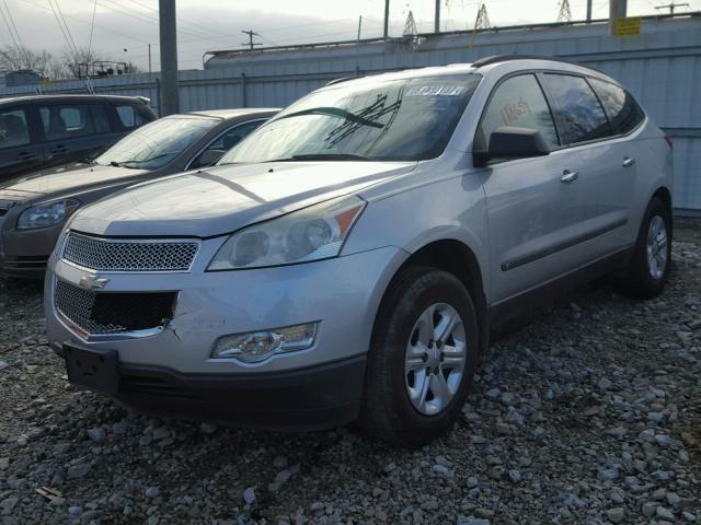 1GNEV13D69S164230 - 2009 CHEVROLET TRAVERSE L SILVER photo 2