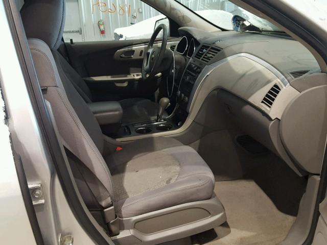 1GNEV13D69S164230 - 2009 CHEVROLET TRAVERSE L SILVER photo 5