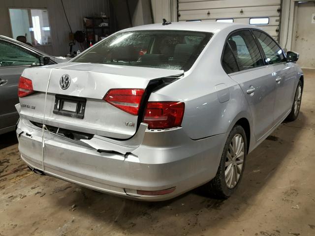 3VWD07AJ0FM261889 - 2015 VOLKSWAGEN JETTA SE SILVER photo 4