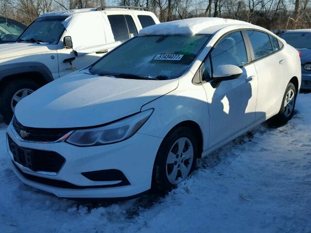 1G1BC5SMXH7216818 - 2017 CHEVROLET CRUZE LS WHITE photo 2