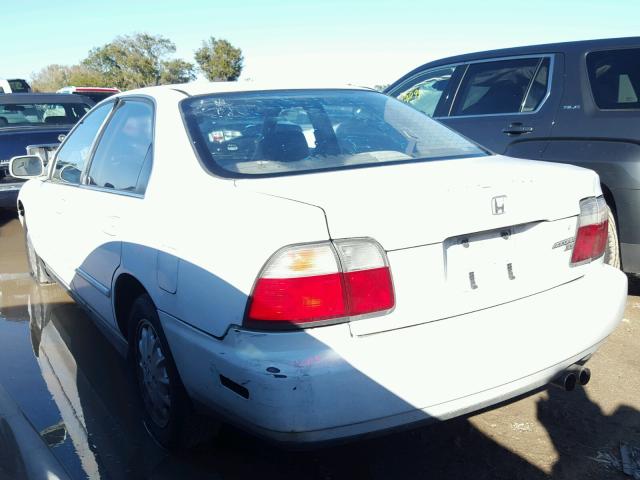 1HGCD5555TA061251 - 1996 HONDA ACCORD EX WHITE photo 3