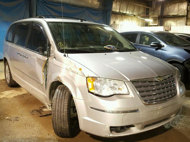 2A8HR64XX9R552295 - 2009 CHRYSLER TOWN & COU SILVER photo 1