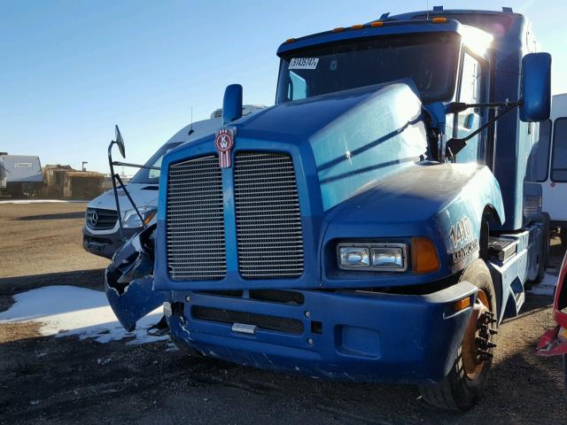 1XKADB9X07J195451 - 2007 KENWORTH CONSTRUCTI BLUE photo 2