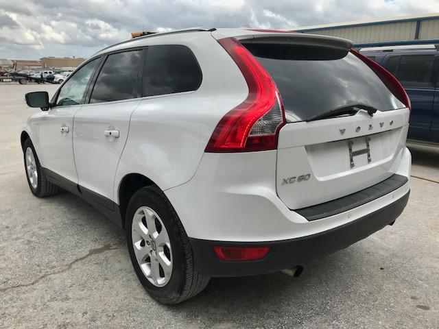 YV4952DL7B2191252 - 2011 VOLVO XC60 3.2 WHITE photo 3