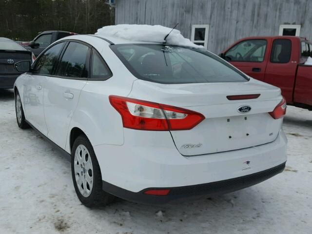 1FAHP3F22CL441811 - 2012 FORD FOCUS SE WHITE photo 3