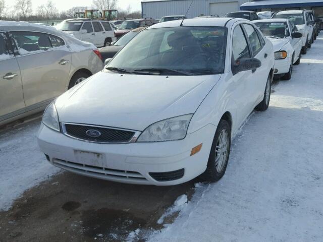 1FAFP34NX7W339844 - 2007 FORD FOCUS ZX4 WHITE photo 2