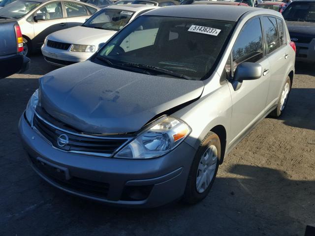 3N1BC1CPXCK196723 - 2012 NISSAN VERSA S GRAY photo 2