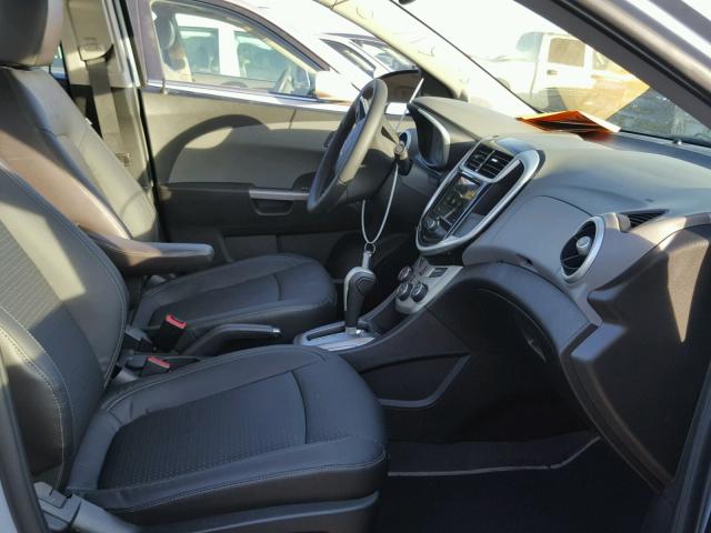 1G1JF5SB8J4104804 - 2018 CHEVROLET SONIC PREM BLUE photo 5