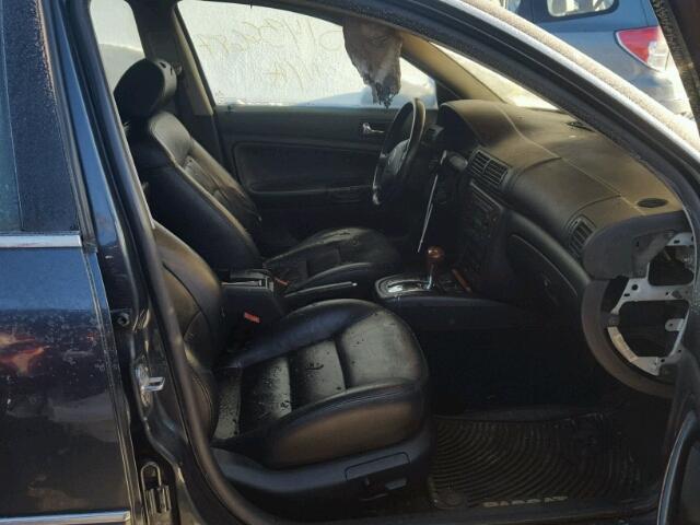 WVWYH63B82E196416 - 2002 VOLKSWAGEN PASSAT GLX GRAY photo 5