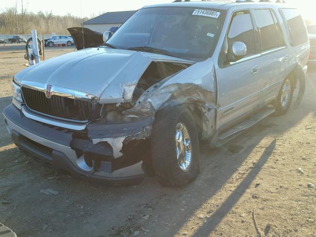 5LMPU28A5XLJ42471 - 1999 LINCOLN NAVIGATOR ვერცხლისფერი ფოტო 2