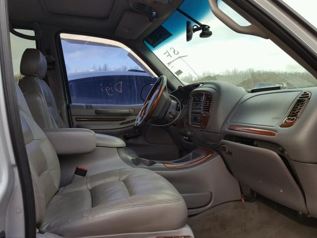 5LMPU28A5XLJ42471 - 1999 LINCOLN NAVIGATOR SILVER photo 5