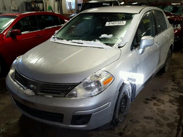 3N1BC11E18L364879 - 2008 NISSAN VERSA SILVER photo 2