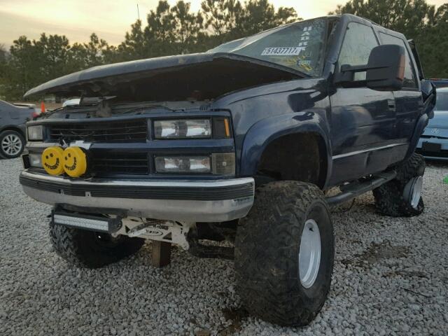 1GNEK13R7YR226843 - 2000 CHEVROLET TAHOE K150 BLUE photo 2