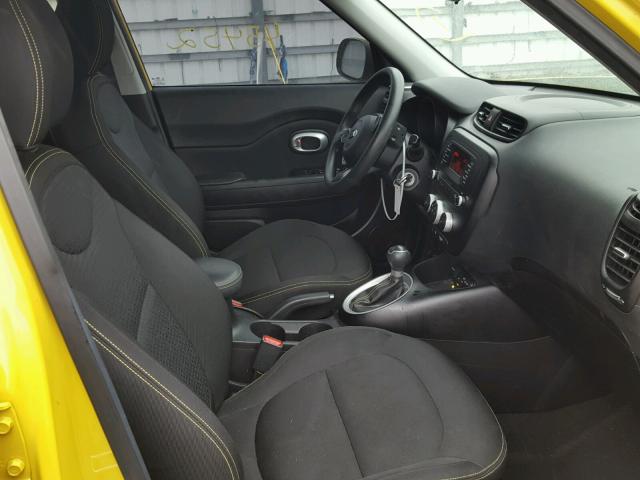 KNDJP3A53F7186614 - 2015 KIA SOUL + YELLOW photo 5