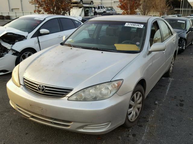 4T1BE32K35U394793 - 2005 TOYOTA CAMRY LE GRAY photo 2