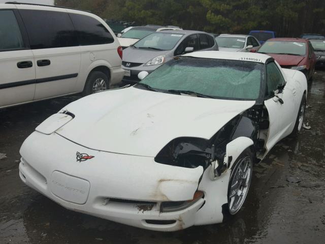 1G1YY22G745117643 - 2004 CHEVROLET CORVETTE WHITE photo 2