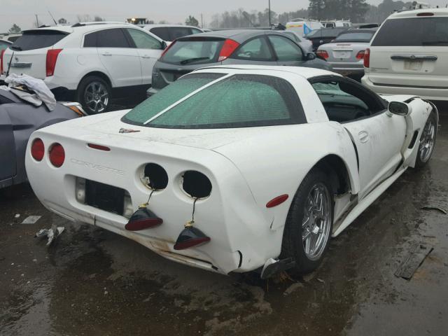 1G1YY22G745117643 - 2004 CHEVROLET CORVETTE WHITE photo 4