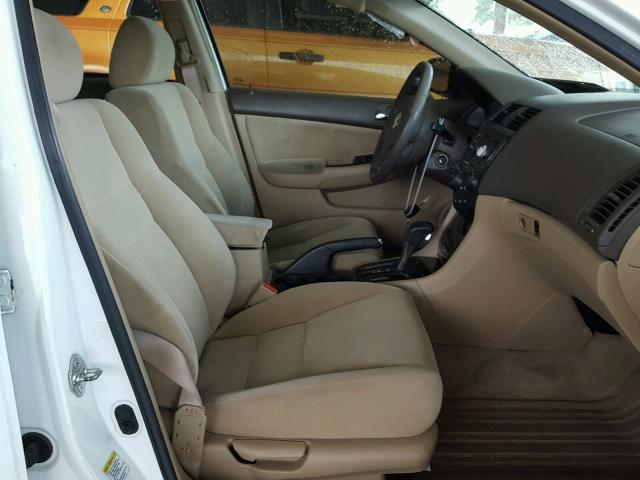 1HGCM56346A019039 - 2006 HONDA ACCORD SE WHITE photo 5