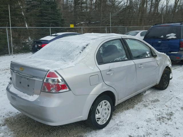 KL1TD56E19B612699 - 2009 CHEVROLET AVEO LS SILVER photo 4