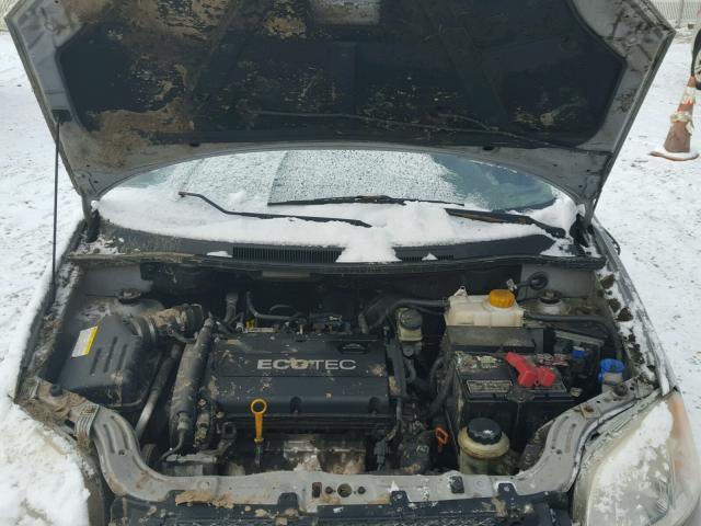 KL1TD56E19B612699 - 2009 CHEVROLET AVEO LS SILVER photo 7