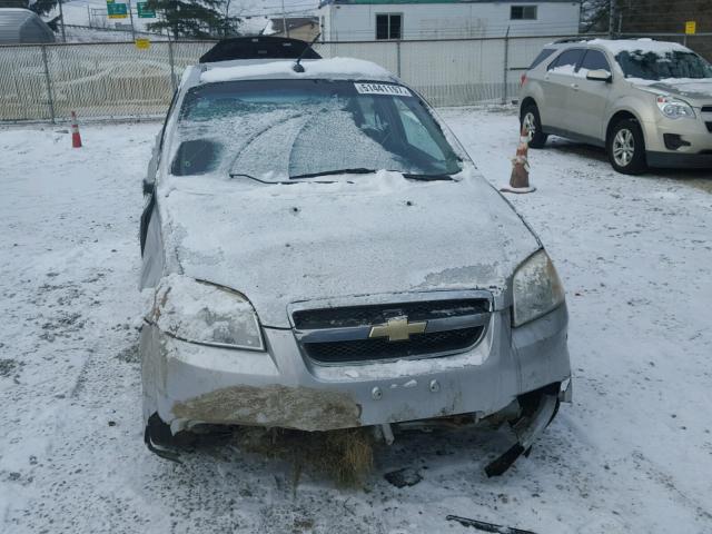 KL1TD56E19B612699 - 2009 CHEVROLET AVEO LS SILVER photo 9