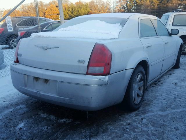 2C3JA53G05H145974 - 2005 CHRYSLER 300 TOURIN SILVER photo 4