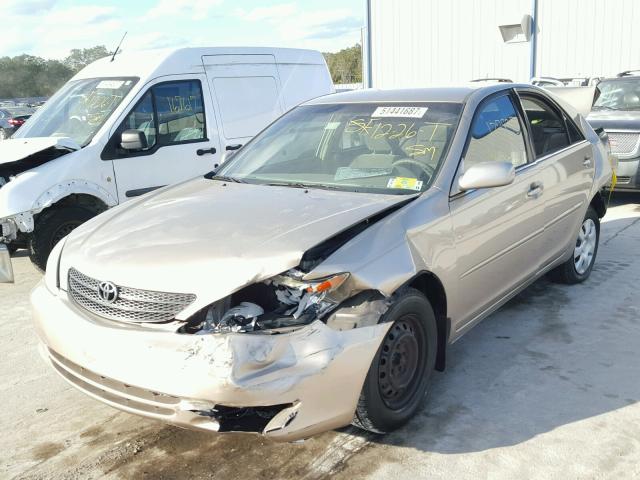 JTDBE32K440245772 - 2004 TOYOTA CAMRY LE GOLD photo 2