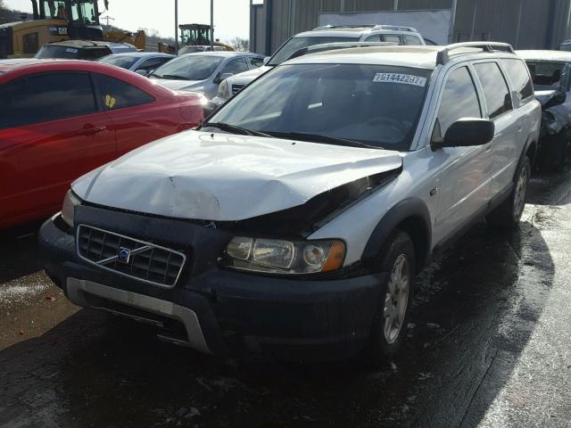 YV1SZ592751180413 - 2005 VOLVO XC70 WHITE photo 2