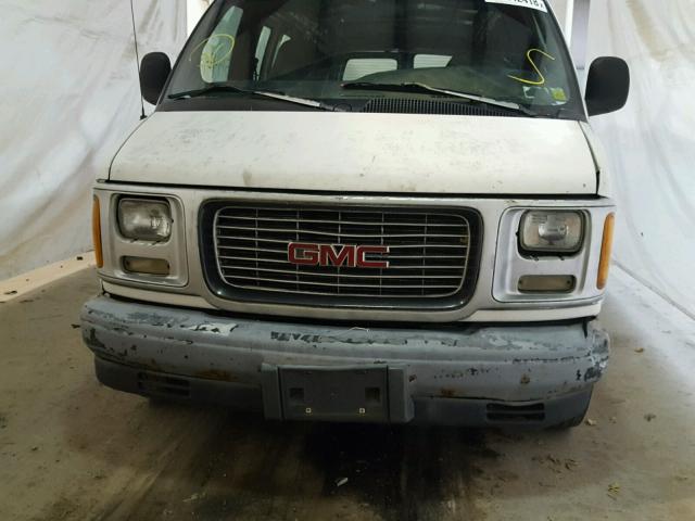 1GTFG25R6T1028716 - 1996 GMC SAVANA G25 WHITE photo 9