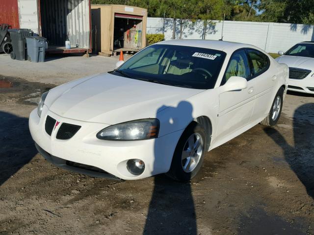 2G2WP582271179136 - 2007 PONTIAC GRAND PRIX WHITE photo 2