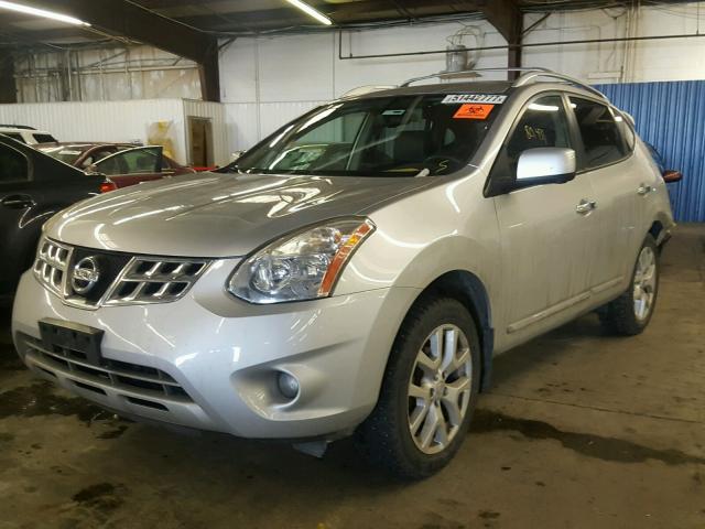 JN8AS5MV6DW109300 - 2013 NISSAN ROGUE S SILVER photo 2