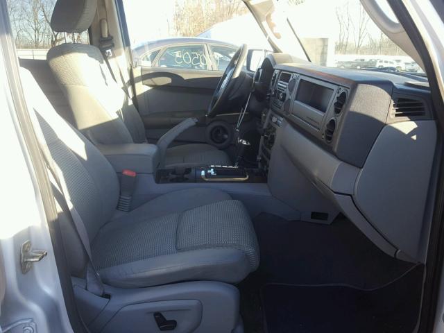 1J8HG48N56C195065 - 2006 JEEP COMMANDER ვერცხლისფერი ფოტო 5