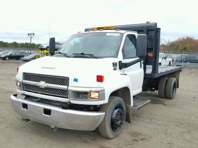 1GBE4C1144F503864 - 2004 CHEVROLET C4500 C4C0 WHITE photo 2