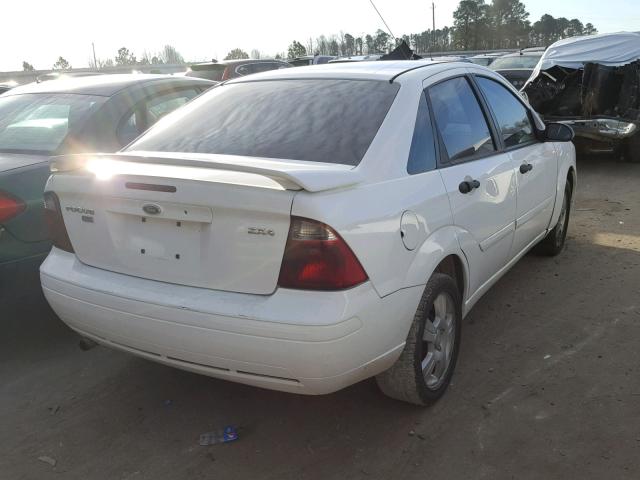 1FAFP34N96W174626 - 2006 FORD FOCUS ZX4 WHITE photo 4