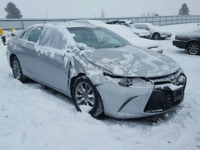 4T1BF1FK8GU613357 - 2016 TOYOTA CAMRY LE ვერცხლისფერი ფოტო 1