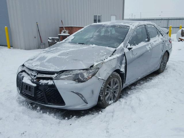 4T1BF1FK8GU613357 - 2016 TOYOTA CAMRY LE SILVER photo 2