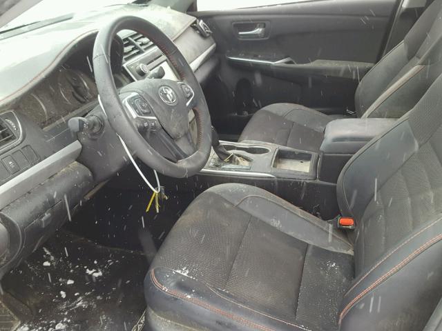 4T1BF1FK8GU613357 - 2016 TOYOTA CAMRY LE ვერცხლისფერი ფოტო 5