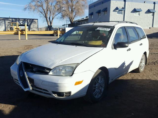 1FAHP36N96W118269 - 2006 FORD FOCUS ZXW WHITE photo 2