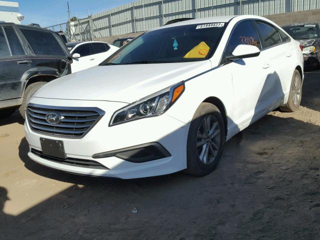 5NPE24AF1GH318443 - 2016 HYUNDAI SONATA SE WHITE photo 2