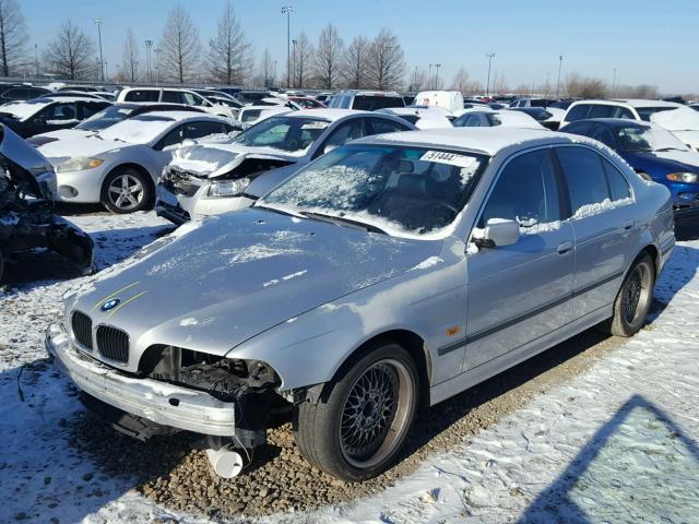 WBADM6344YGV00198 - 2000 BMW 528 I AUTO SILVER photo 2