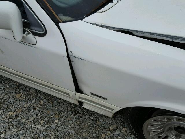 1LNLM81W7TY629436 - 1996 LINCOLN 4D WHITE photo 9