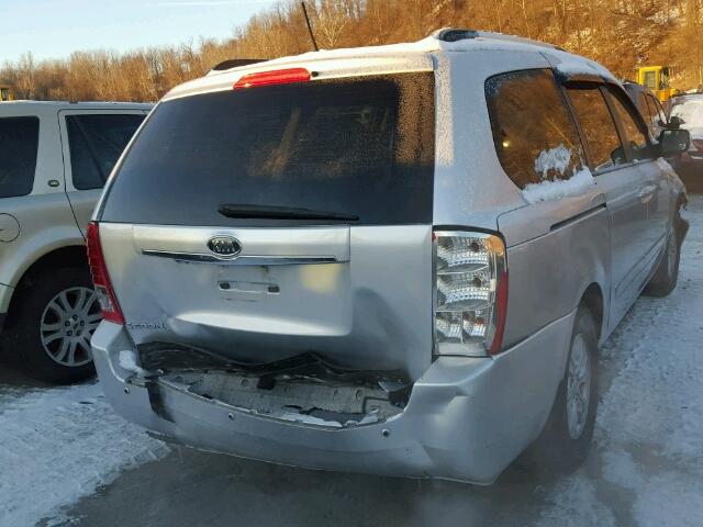 KNDMG4C70C6440556 - 2012 KIA SEDONA LX SILVER photo 4