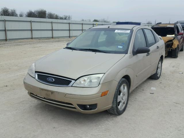 1FAHP34N66W194566 - 2006 FORD FOCUS ZX4 BEIGE photo 2