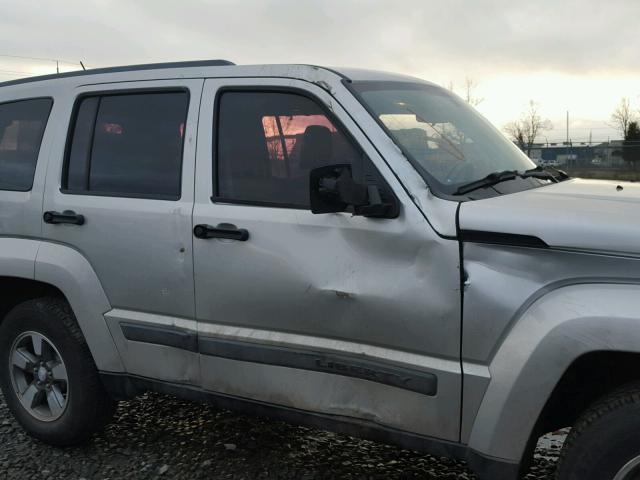 1J8GN28K58W157963 - 2008 JEEP LIBERTY SP GRAY photo 9