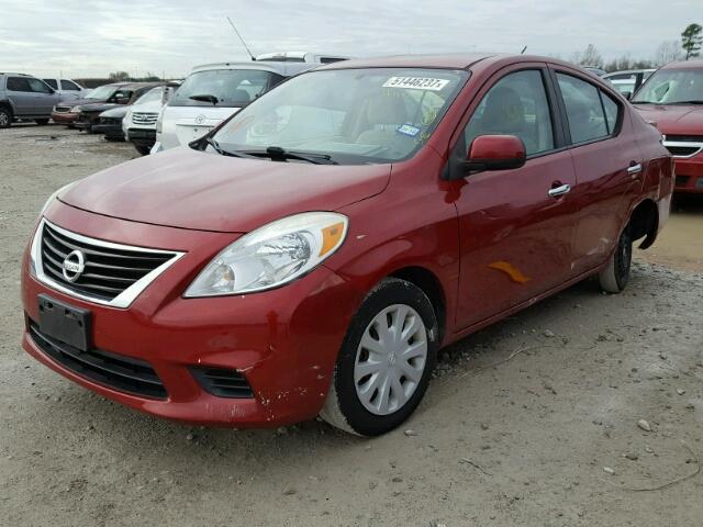 3N1CN7AP4DL886709 - 2013 NISSAN VERSA S RED photo 2