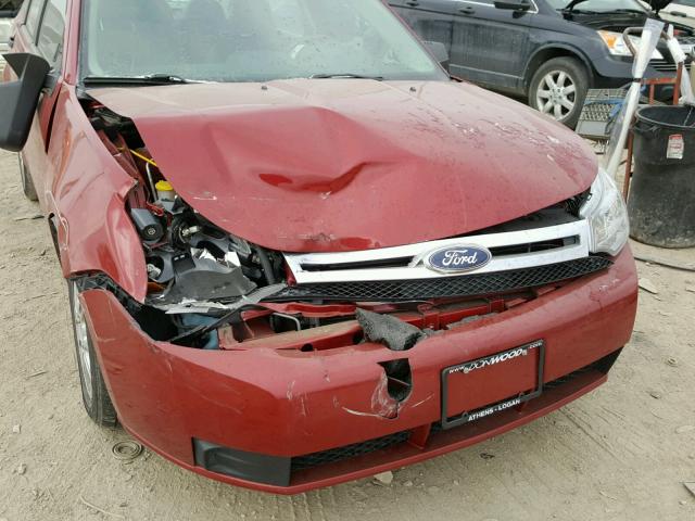 1FAHP35N69W209389 - 2009 FORD FOCUS SE RED photo 9