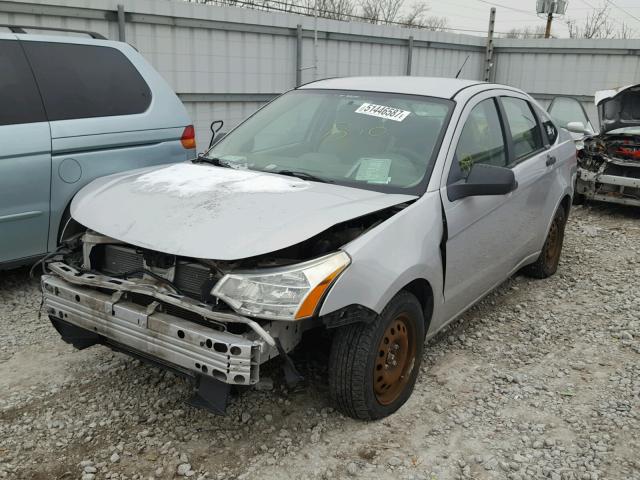 1FAHP34N18W233731 - 2008 FORD FOCUS S/SE SILVER photo 2